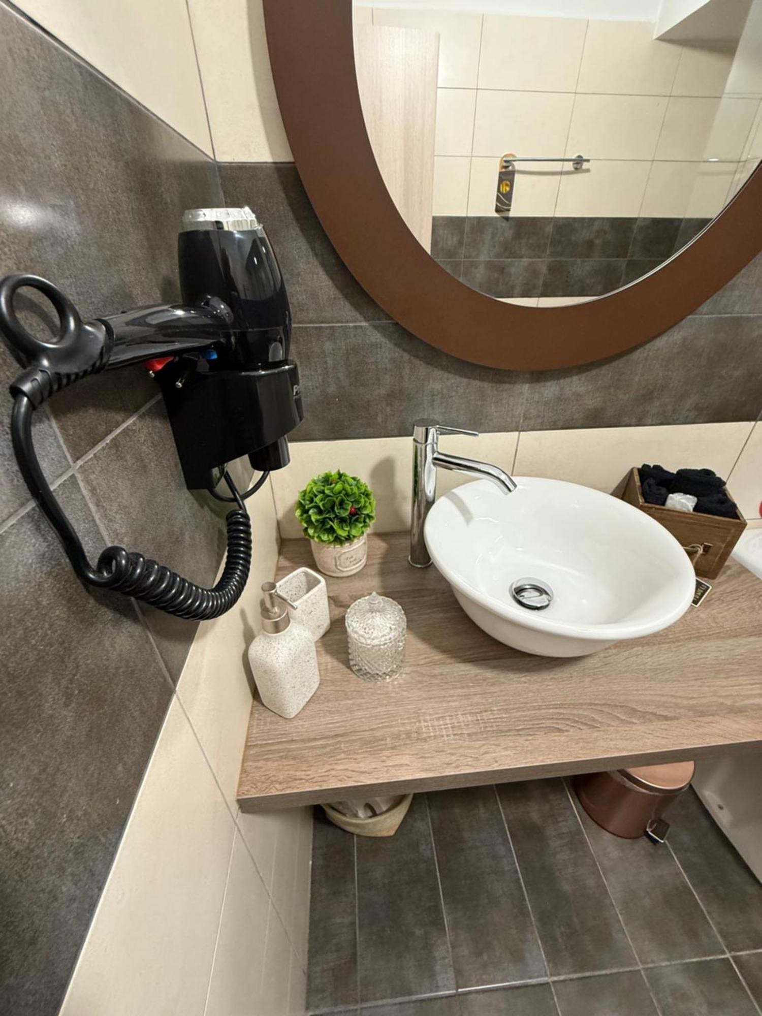 Compass Lofts Athens Apartment Bagian luar foto